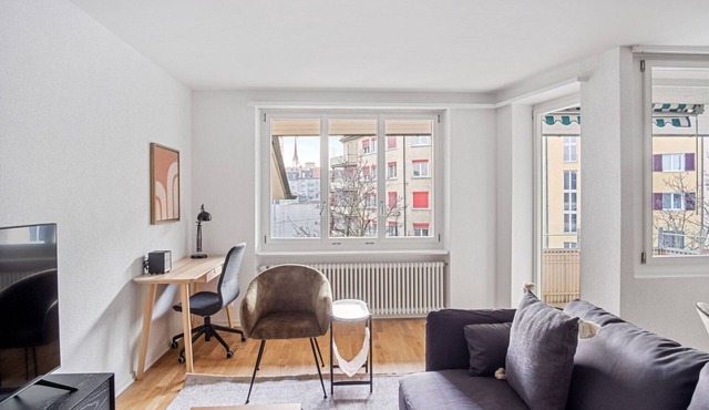 Airy Oerlikon 3.5 Room w/Parking, 1min to Train Station, by Blueground