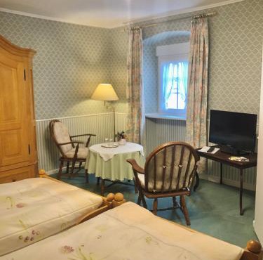 Alte Weinstuben Steinfelder Hof - B&B in Ellenz-Poltersdorf