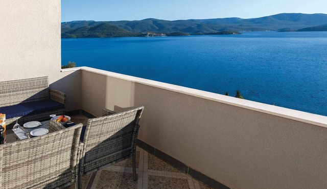 Amazing apartment in Klek with house sea view