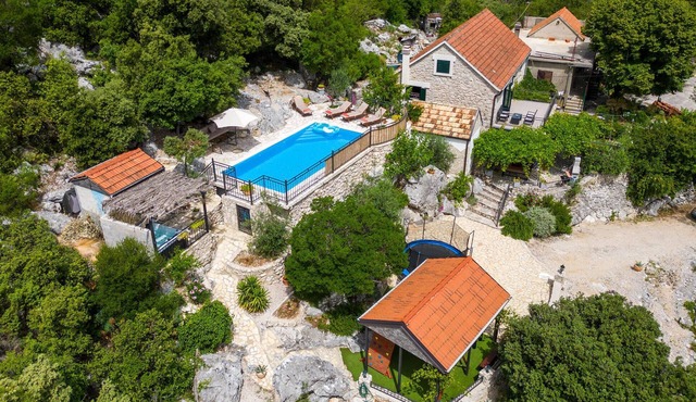 Amazing home in Ploce with sauna