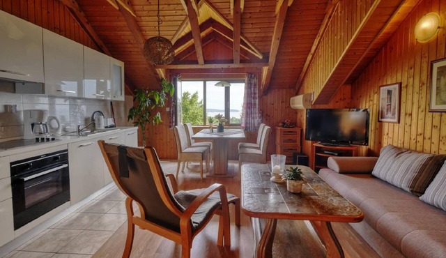 apartment "Helena3" with view on the water