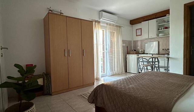 Apartment in Trpanj with Terrace, Air condition, WIFI, Washing machine (4199-3)