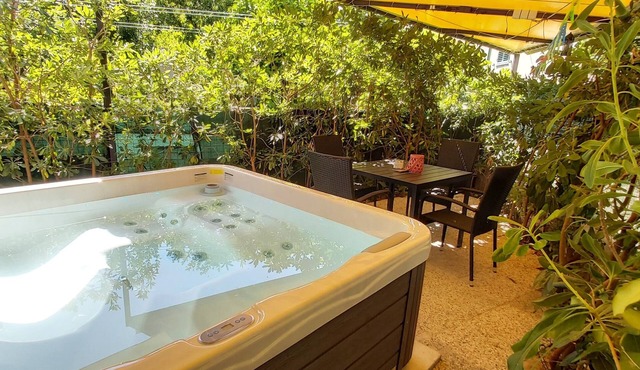 Apartment Johnny II Split Croatia, hot tub, centre, beach, old town, promenade