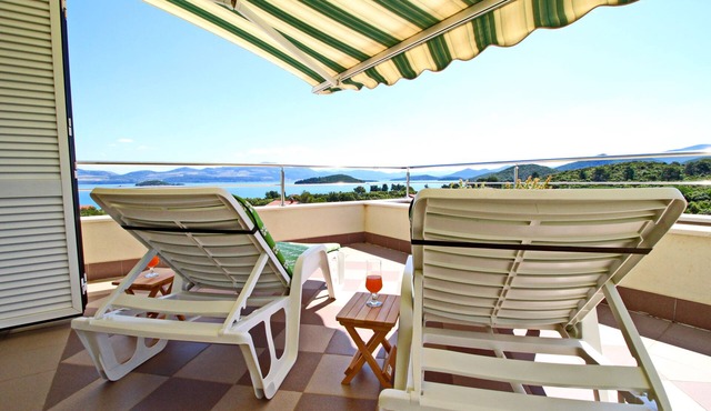 Apartments Gusti - Two-Bedroom Apartment with Balcony and Sea View