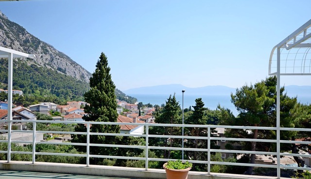 Apartments Joško (39911-A7) - Gradac