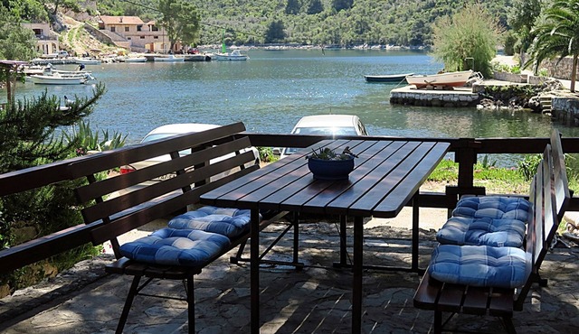 Apartments Vera - Comfort One-Bedroom Apartment with Terrace and Sea View (Irena) in Okuklje