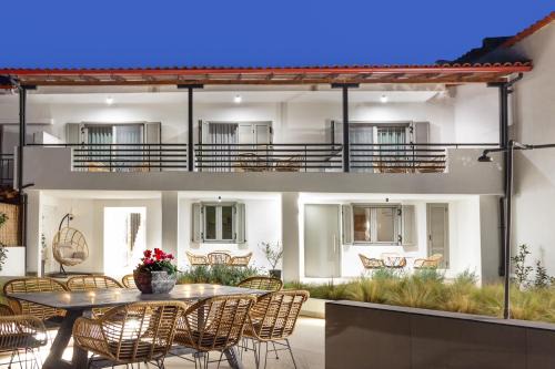 Araliki Suites in Polychrono