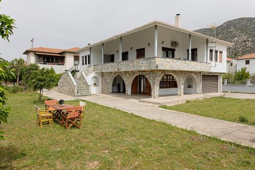 Arches in Agria