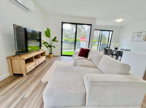 Austral Brand New Modern 4 Br Home