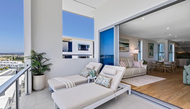 Azzure Bokarina Penthouse- Brand New- Ocean View- Resort Style Pool- Steam Room
