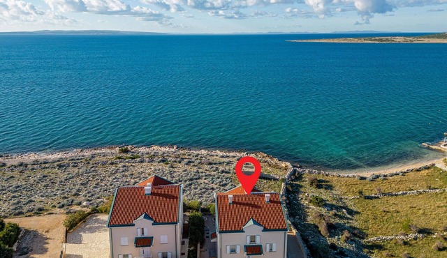 Beach front apartment in Kosljun with WiFi in Kosljun