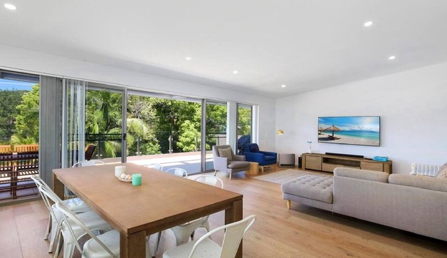 BEACH HAVEN | Close to beach , WIFI | Accom Holidays