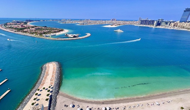 Beachfront Luxury App. Palm & See View - Pool & Privet Beach Family in Dubai