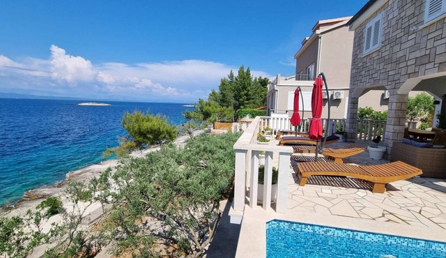 Beachfront Villa Dream with pool
