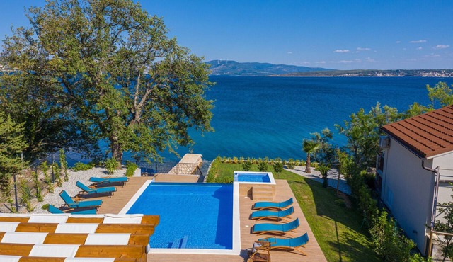 Beachfront villa Promenada in Posedarje
