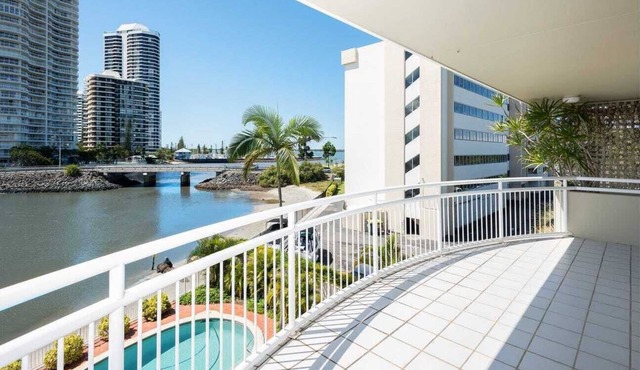 Beautiful apartment on the water at Biggera Waters, Gold Coast