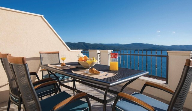 Beautiful apartment in Komarna with WiFi