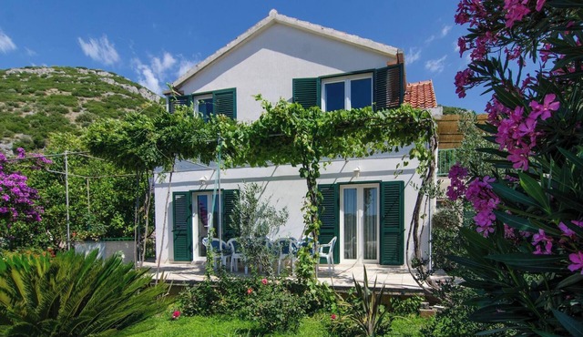 Beautiful Holiday Home with Pool and Sea View!