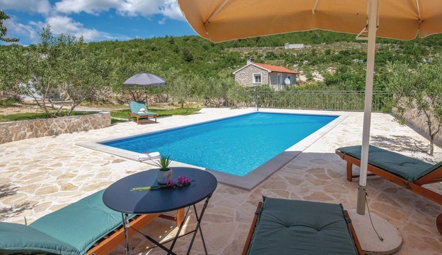 Beautiful home in Vid