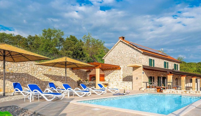 Beautiful home in Vid