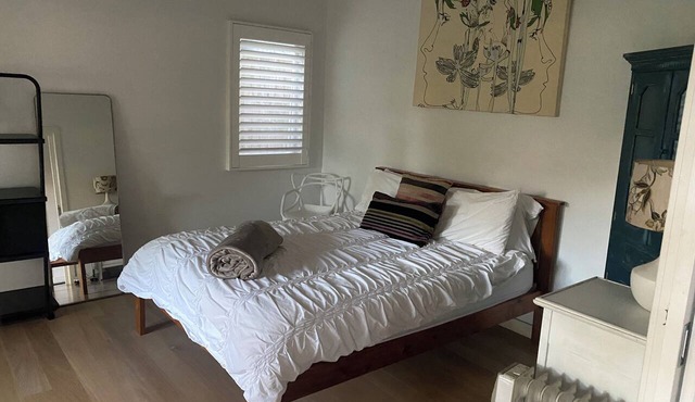 Beautiful large bright and sunny manly beach house