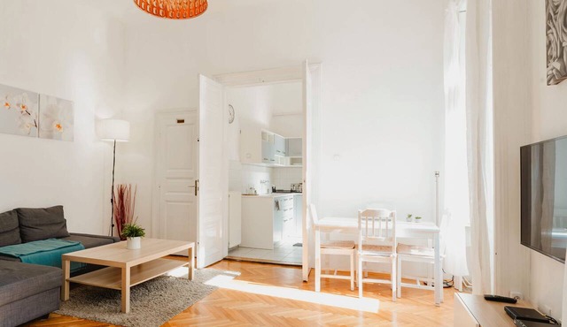 Beside the Danube, UNESCO location with A/C. Quiet building in the City Centre