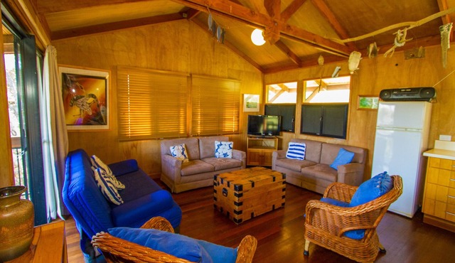 Bimbimbi Coastal Bushland Hideaway in Beautiful 1770 Ocean Glimpses