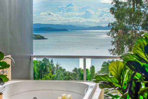 Blue Water Views 17 - by Whitsunday Holidays