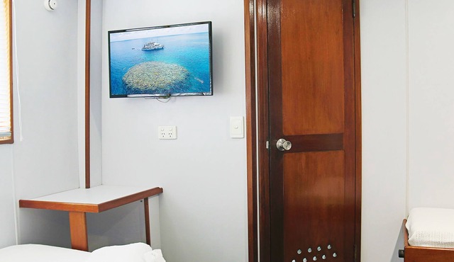 Boatel Cairns