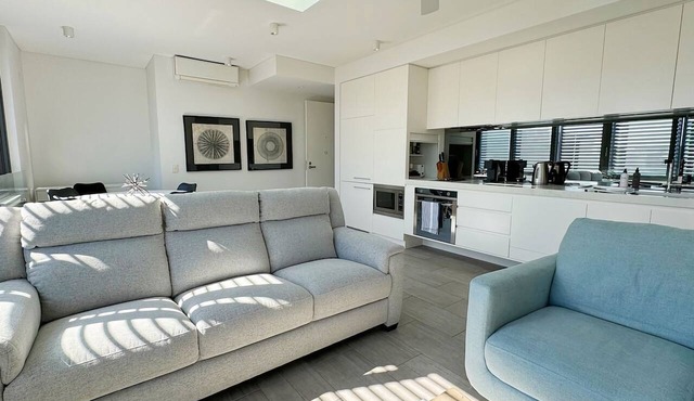 Bondi Beach Escape, Steps to Sand & Café