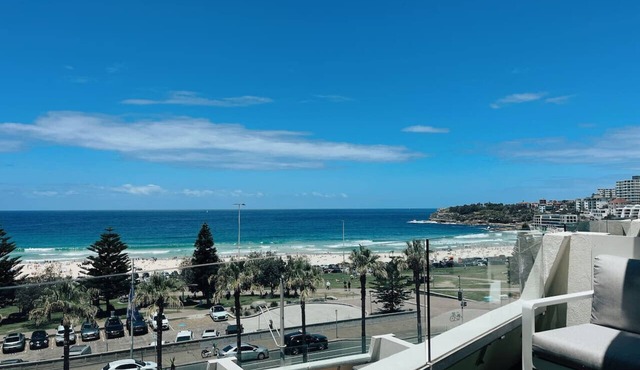 Bondi Beach Waves 2 Beachfront Apartment