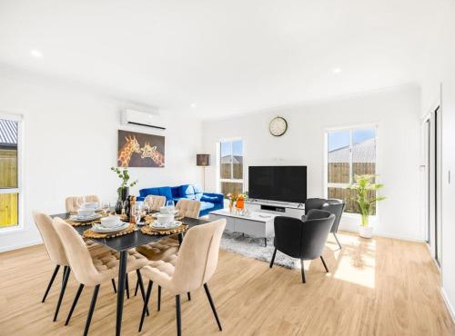 Brand New Comfy Home 4Bedroom designer furniture