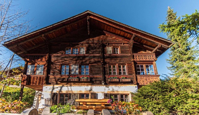 Breathtaking Eiger views, 300 year old chalet in Grindelwald