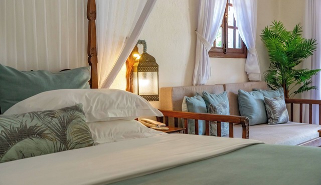 Breezes Beach Club & Spa – Half Board