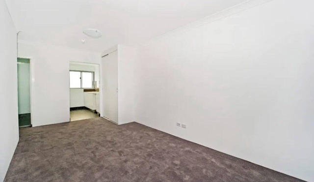 Bright 1-Bedroom Apartment Steps from Bondi Beach