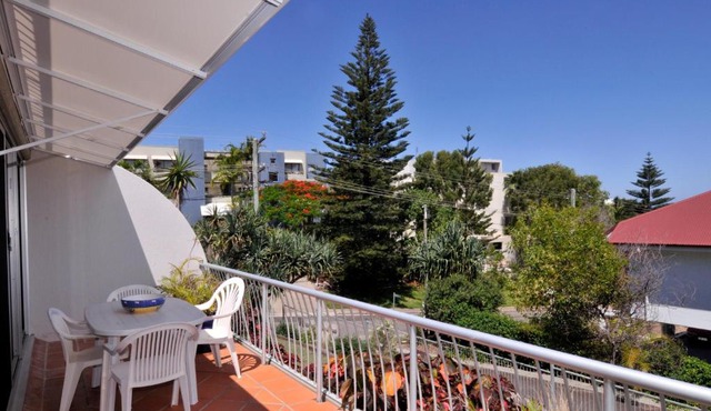 Bright & comfortable in quiet location