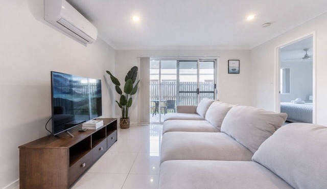 Bright Family Retreat Near Theme Parks - Holiday Home