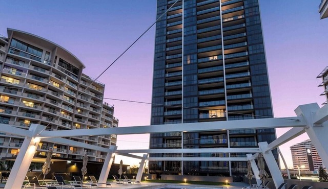 Broadbeach Business or Leisure w/free parking