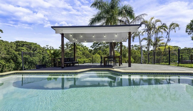 Brunswick Hideaway - superb pool & ocean breeze. 2 min drive to beach