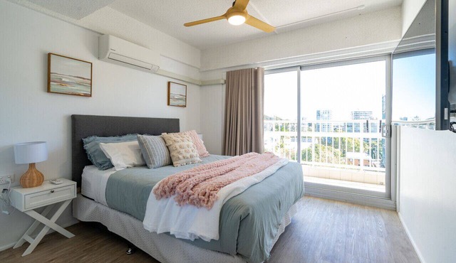 Burleigh Headland Retreat with Balcony | Walk to National Park & Beach