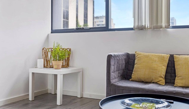 Burwood 1Br studio nearTrain Station/Shopping