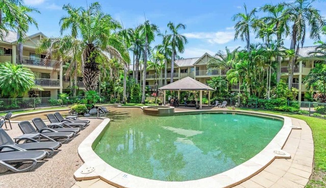 Butterfly Escape—Poolside Stay near Beach & Dining