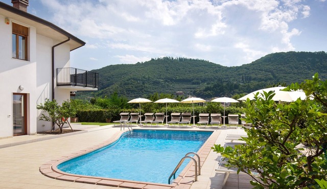 Cà Le Terrazze With Pool in Garda
