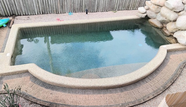 Cairns City Apartment w/salt water pool - close to the Esplanade & shops.
