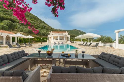 Cecilia Exclusive Villa Corfu in Doukádes