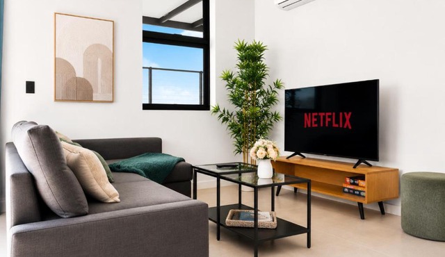 Central Ultimo 3BR - Pool,Gym & 2 Parking-Balcony