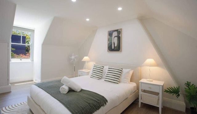 Charming 3BR GlebeTerrace w Courtyard & BBQ