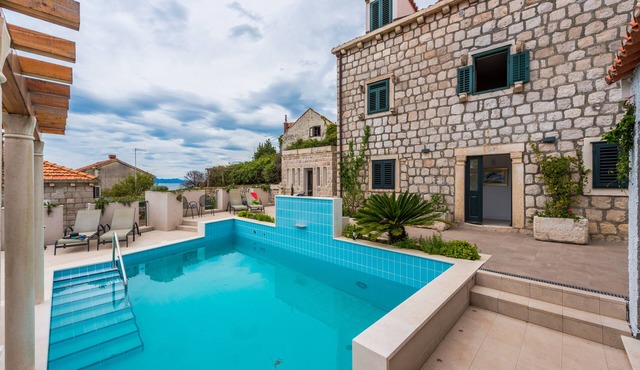Charming 6 bedroom Stone Villa with Private heated Pool
