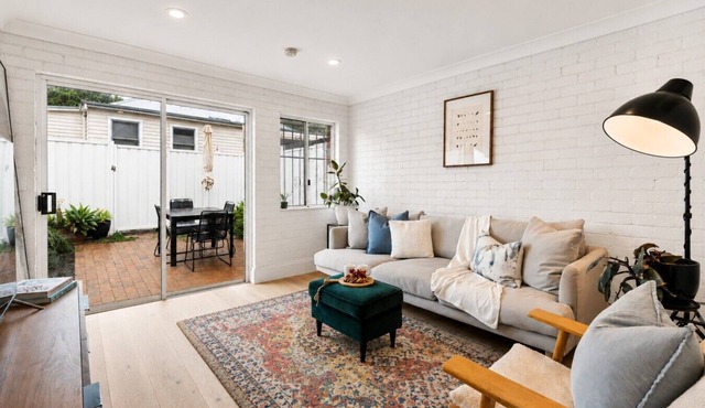 Charming Sunlit Terrace in Vibrant Newtown
