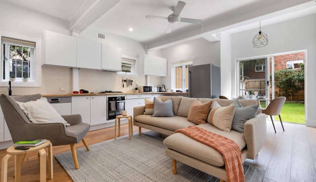 Chic Bondi Retreat – 10 Min Walk to Beach, modern coastal style